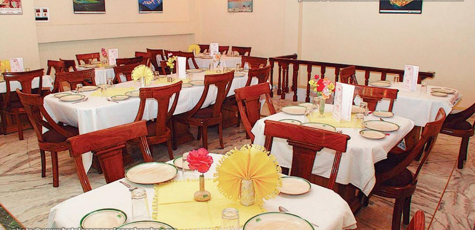 Room :: Food and Dining